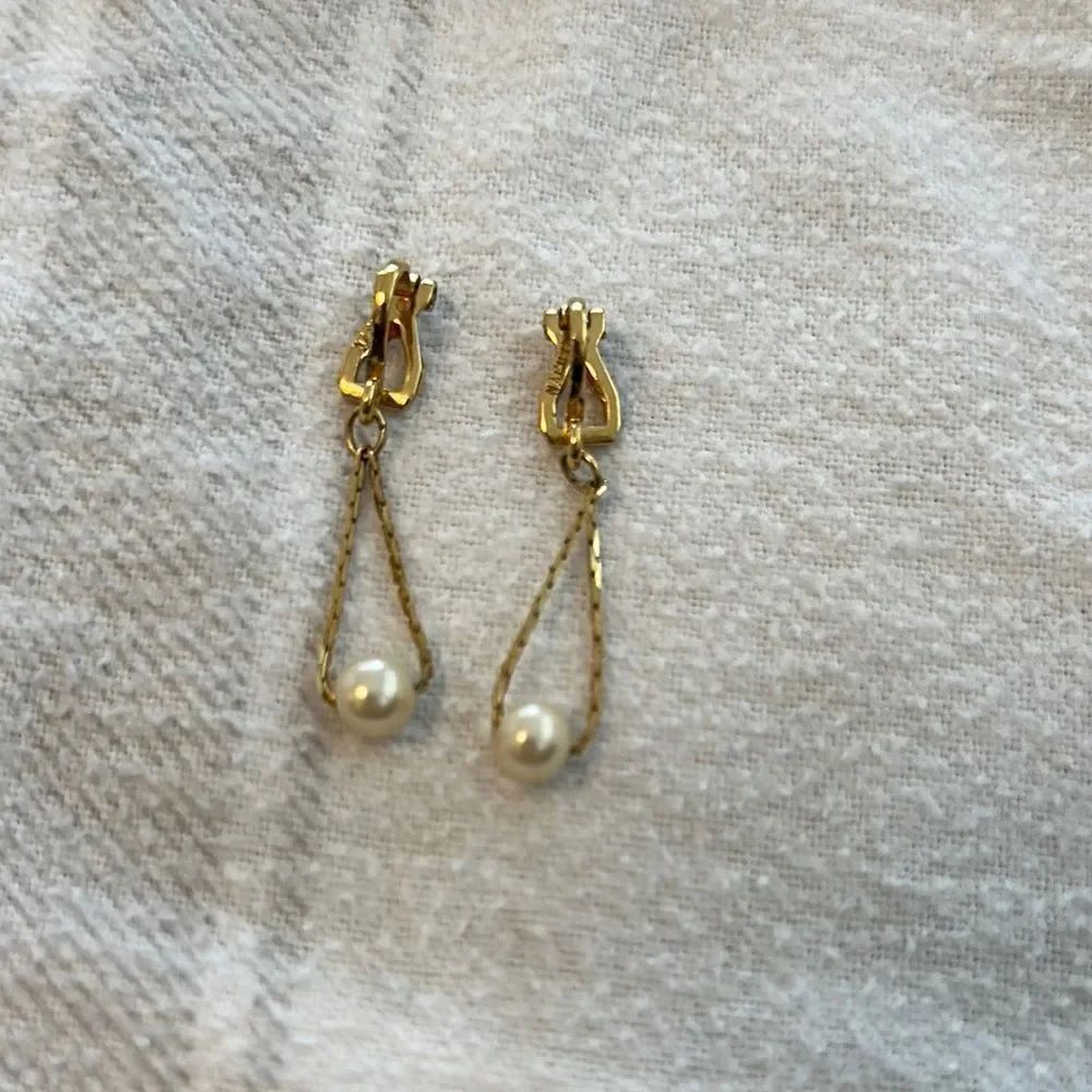 Napier mini dangle gold tone & faux pearl clip on earrings
